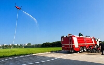 無人ヘリコプター、高度180メートルで消火を実施―中国