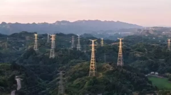 超高圧直流送電プロジェクト「疆電入渝」の累計送電量が300億kWhを突破―中国
