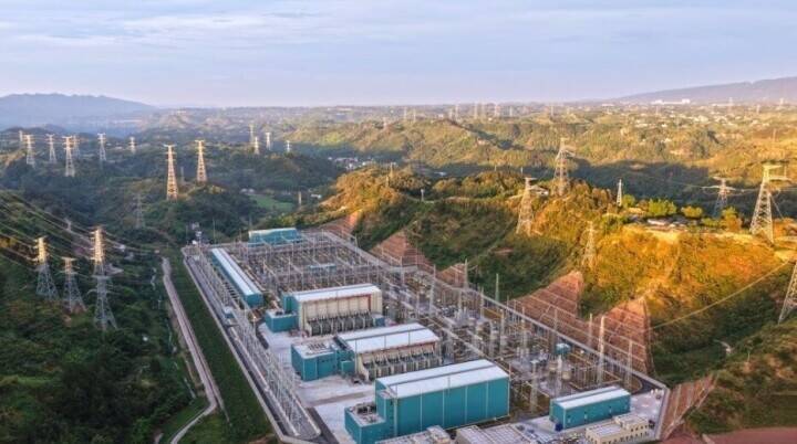 超高圧直流送電プロジェクト「疆電入渝」の累計送電量が300億kWhを突破―中国