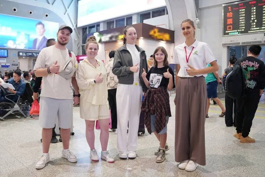 中国なのに高速列車内は外国人ばかり？―中国メディア