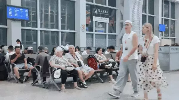 「中国なのに高速列車内は外国人ばかり？―中国メディア」の画像