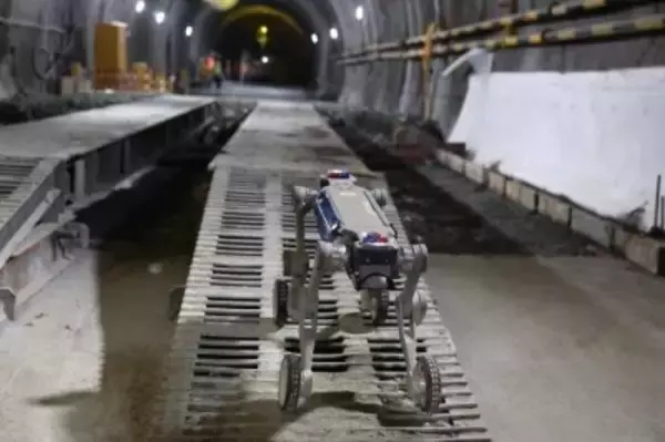 「ロボット犬」が長贛高速鉄道井岡山トンネルの施工巡回点検を支援―中国