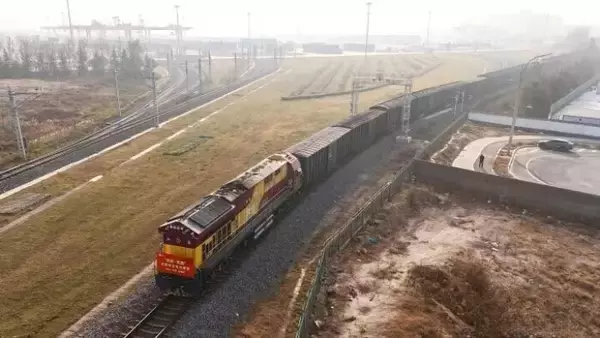 「陝西省初の「長安・天路」チベット行き定期貨物列車が運行開始―中国」の画像