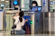 高速鉄道の改札に遅れた女性が大騒ぎ、「まだ2分あるから通して」とひざまずいて懇願―中国