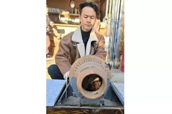 伝統ある龍窯で焼き上げた陶器製ロースターでコーヒー豆を焙煎―雲南省