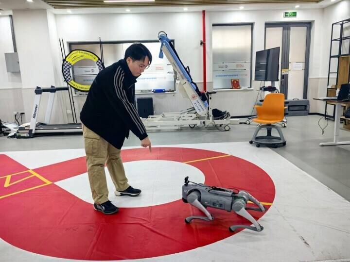 BMI技術に新たな進展、「念」で操作するロボット犬が誕生―中国