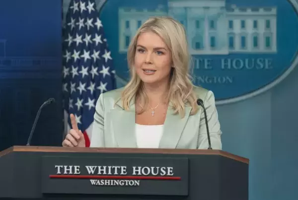 ホワイトハウスのレビット報道官が8月末で退任へ―トランプ大統領