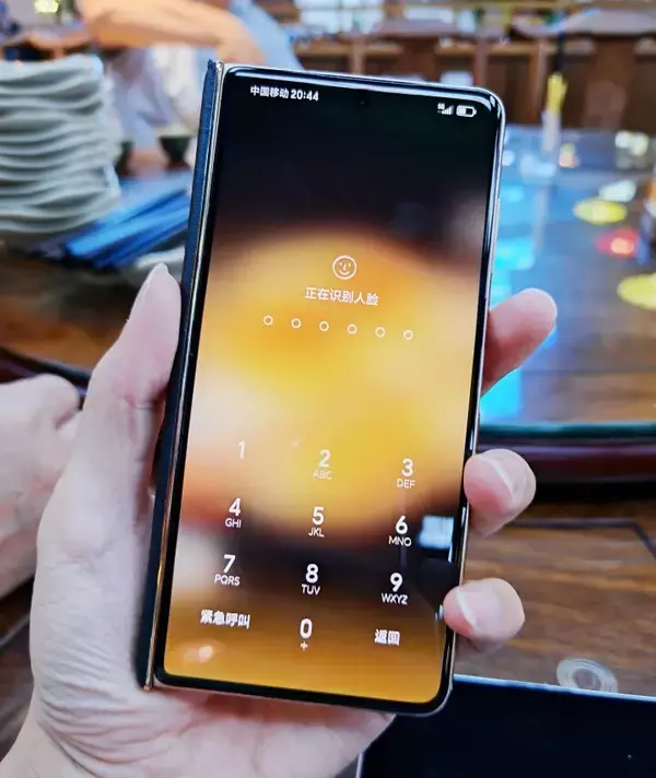 「北朝鮮の金与正氏、中国製折り畳みスマホを使用か―シンガポールメディア」の画像