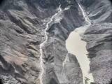 「ネパールと中国の河川合流点にせき止め湖出現、懸念される決壊」の画像1