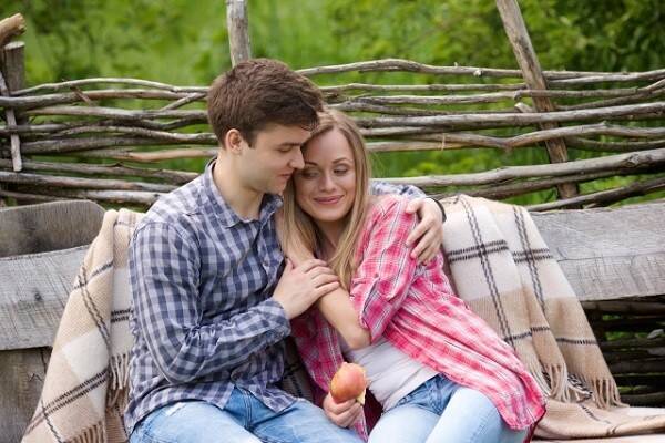 6割の男が抱擁 ハグして Or ぎゅーして 彼女に おねだり されるならどっち 17年9月25日 エキサイトニュース