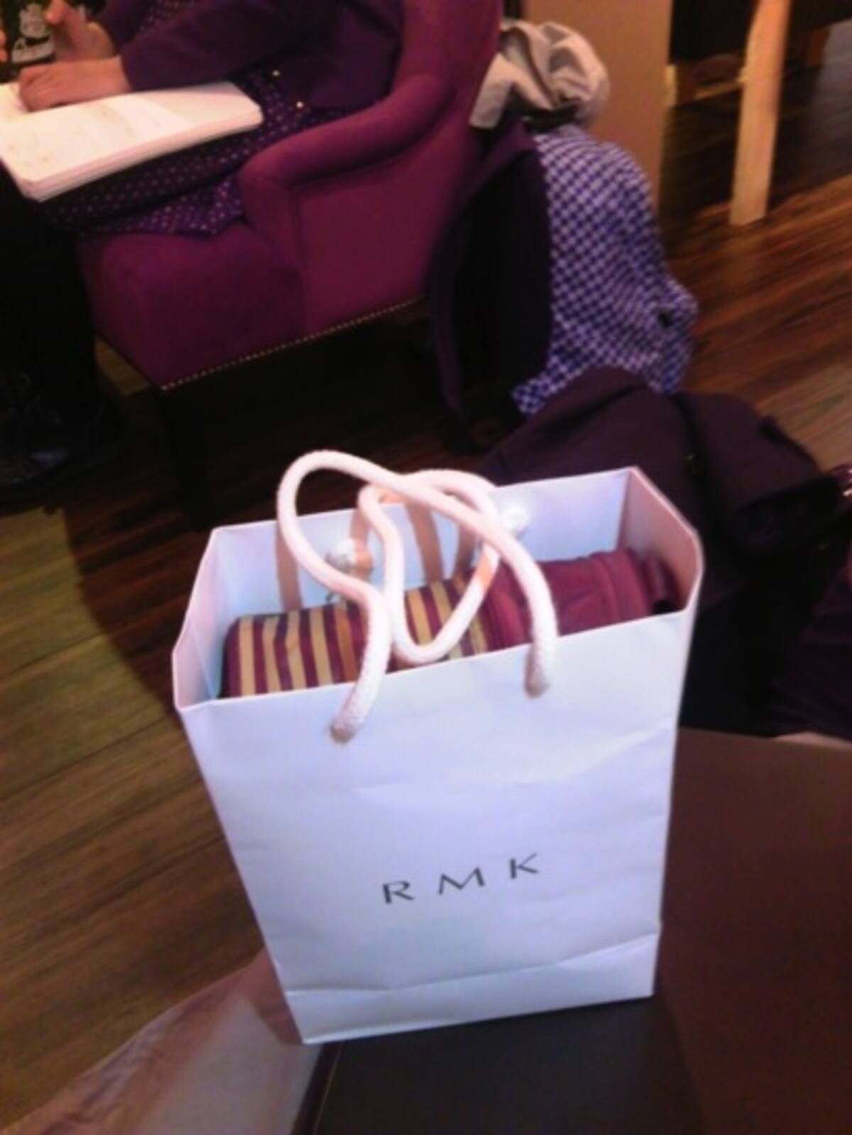 結婚できない理由がココに 紙袋をサブバッグにする女の末路 13年12月5日 エキサイトニュース