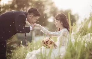 6割以上が抵抗ナシ 人前でイチャイチャしたがる男性の特徴2つ 15年12月22日 エキサイトニュース