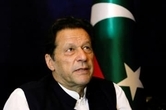 パキスタンのカーン元首相に禁固10年、選挙控え打撃