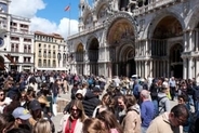 再送-イタリア観光客、昨年は最多更新　コロナ後初めて外国人半数超え