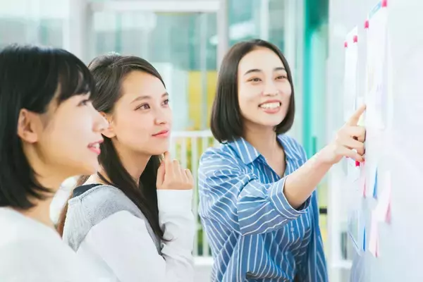 「大学の「講義」とは？ 高校の授業とどう違う？時間割と受け方のコツを大公開！」の画像