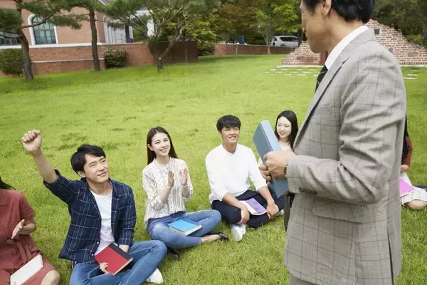 「大学の「講義」とは？ 高校の授業とどう違う？時間割と受け方のコツを大公開！」の画像