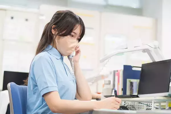 「保健師とは？仕事内容、種類、看護師との違いを解説！現役保健師の１日のスケジュールを紹介」の画像