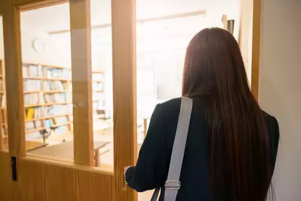 「スクールカウンセラーとは？ 必要な資格・やりがいは？ お仕事密着レポ」の画像