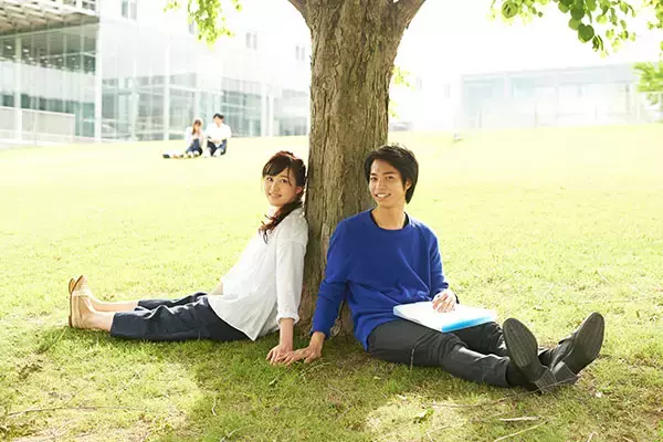 「恋人いる率は◯%！高校生とは違う!? 大学生の恋愛事情！」の画像