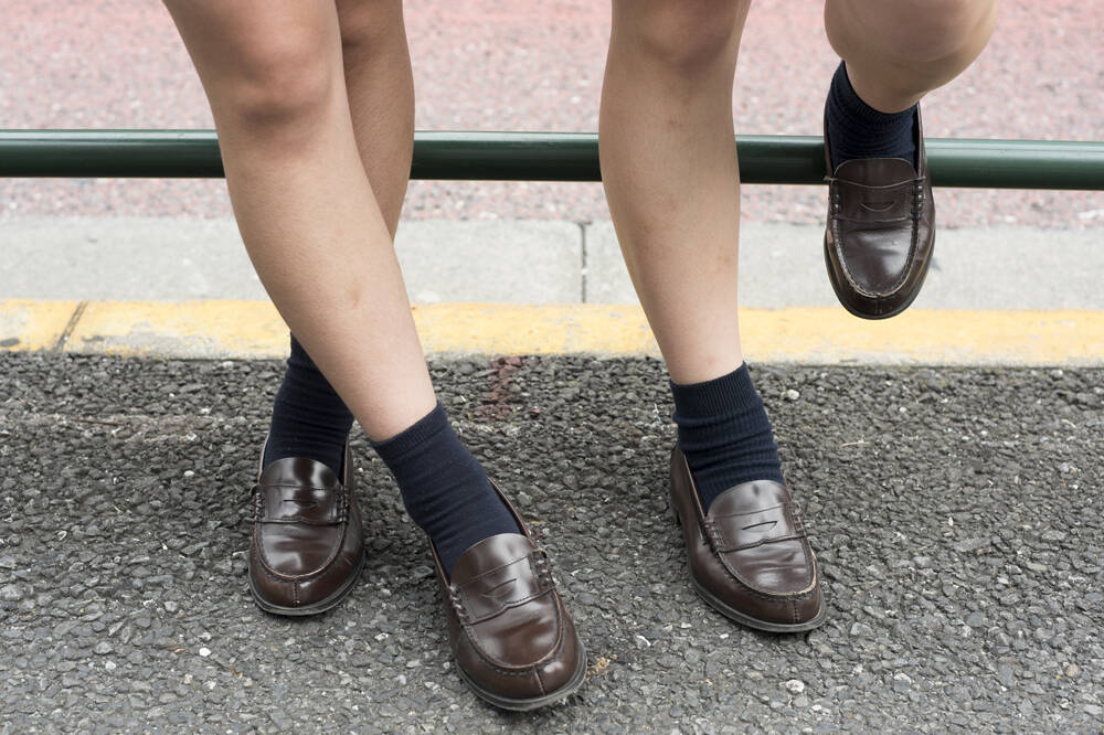 私服でも制服でも使い回せるモノトーンが人気 高校生の靴選 17年8月30日 エキサイトニュース 5 5