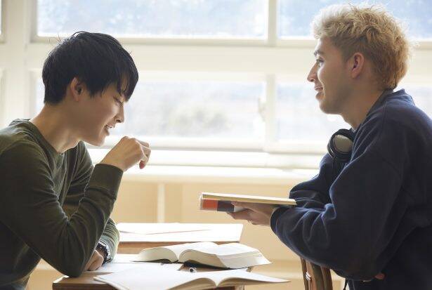 専門学校生のアルバイト事情は？アルバイト先から1日のスケジュールまで公開