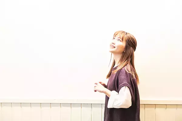 「鈴木愛理＆井上苑子が高校時代を振り返る！「過去の不安も自分にしかできない体験」」の画像