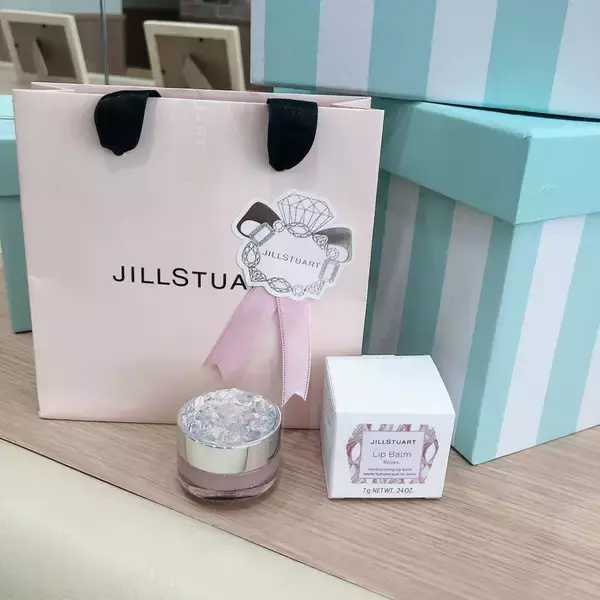 「2019年最新版！女子高生が彼氏にもらって本当にうれしいクリスマスプレゼント」の画像