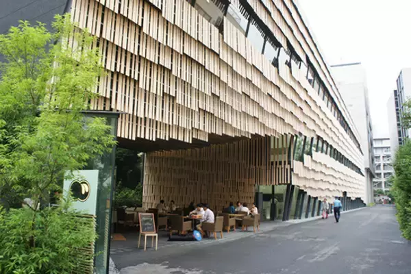 「学食にカフェテラス！あこがれのキャンパスライフが楽しめる大学5選」の画像