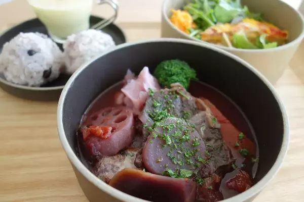 「学食にカフェテラス！あこがれのキャンパスライフが楽しめる大学5選」の画像