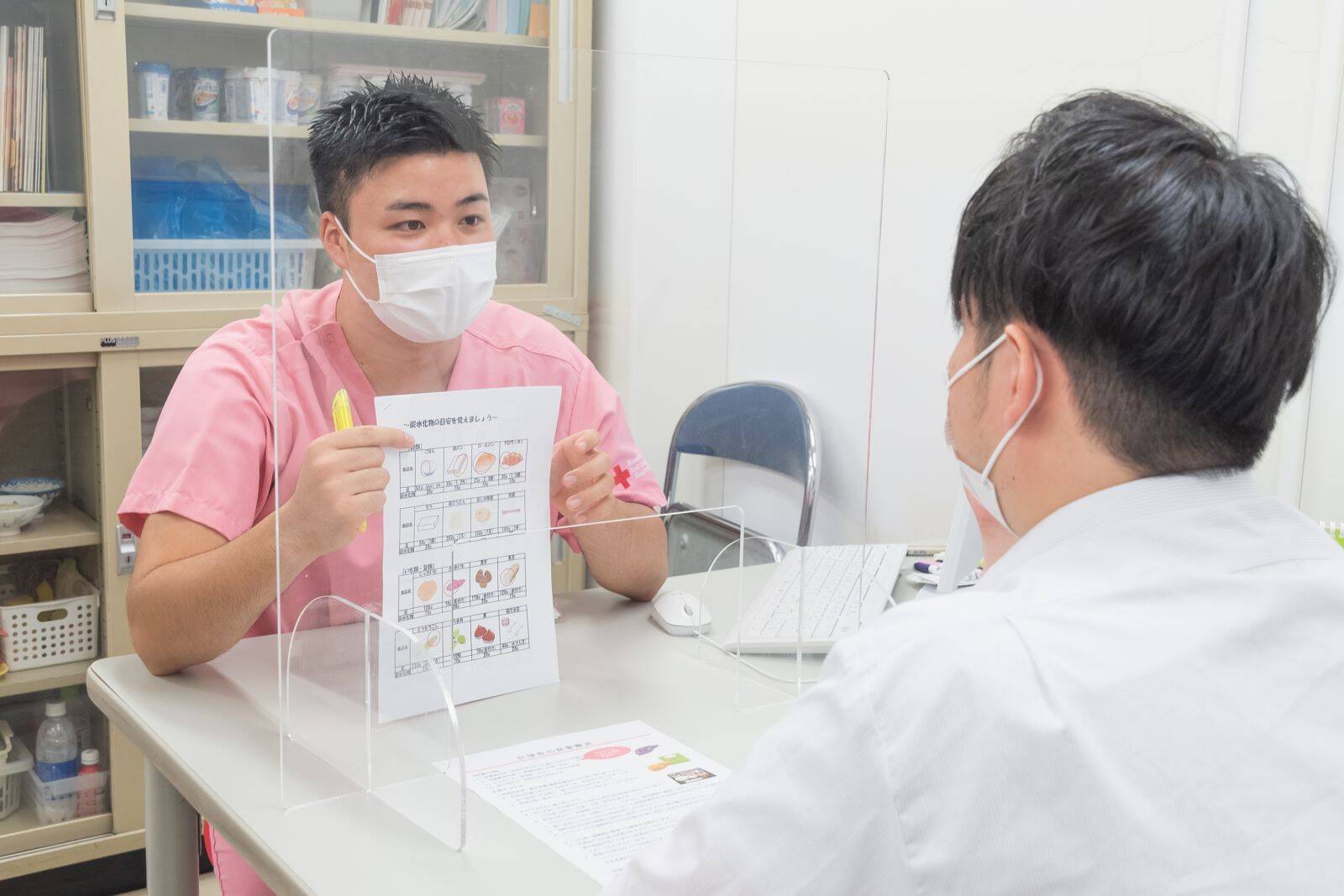 管理栄養士の仕事とは？職場別、分野別にどう違う？1日の流れ、やりがい、給与を徹底解説