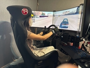 タイヤが燃えた…普通の車屋さんかと思ったら、本格ドリフトシミュレーターが無料体験できた！ リアルすぎる操作感にびっくり！