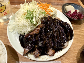 富山ブラックだけじゃない！新宿で見つけた「歌舞伎町ブラック」の正体が最高にメシ泥棒だった