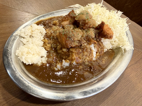 中野で噂の二郎系カレー「ケン二郎カレー」を食べてみた → ニンニクとアブラもすごいがカレーが強い！