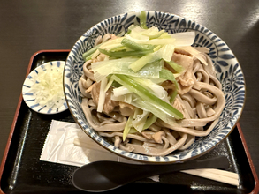 そば界隈の二郎系『角萬』が湯島にオープンしてた！ 大人の事情がありそうだけど超極太ワシワシ麺は最高