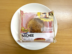 ローソン「51％増量」バスク風チーズケーキに塩コショウを試して欲しい / スイーツからつまみへの華麗なる変貌