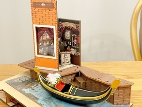 水路にゴンドラが浮かんだ！ ミニチュア「ブックヌック」でヴェネツィアの街並みを作ってみる（第2回）