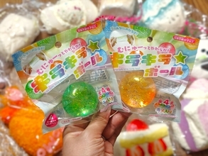 メロジョイを超えた!? スクイーズマニアが100均で見つけた超気持ちいいスクイーズ『キラキラボール』