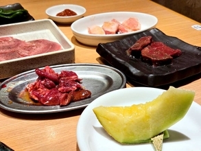 プラス990円で好きなだけメロンと焼肉が食べられる！ 焼肉チェーン「カルビ一丁」で開催中の「メロン食べ放題」に行ってみた！