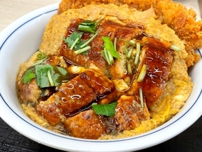かつやの新作『うな玉とロースカツの合い盛り丼』、今年もうなぎは揚がっていなかった