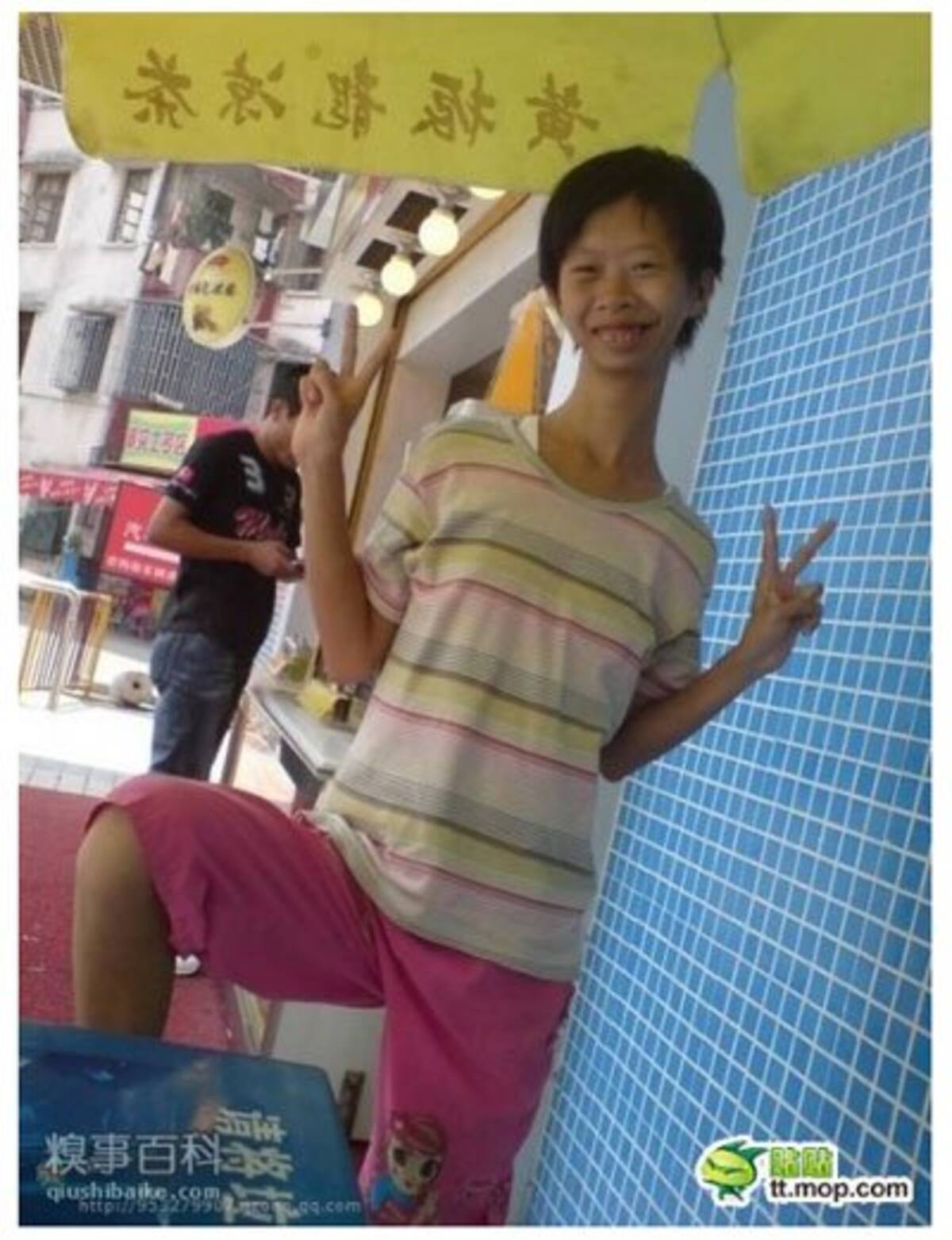 キリンなみに首の長い女の子が激写される 中国ユーザー マジで長い キリンとのハイブリッドだろ 11年8月9日 エキサイトニュース