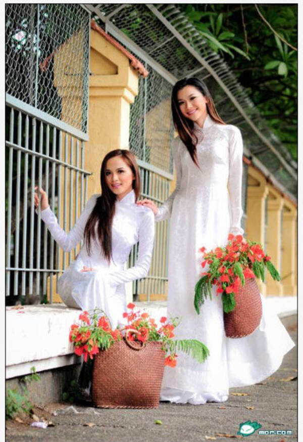チャイナもいいけどベトナム民族衣装 アオザイ もね 現地では女子高生の制服にも 11年12月3日 エキサイトニュース