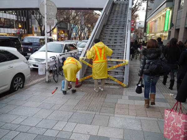 カップルに悲報 表参道のイルミネーションは歩道橋の上から見られません 11年12月18日 エキサイトニュース