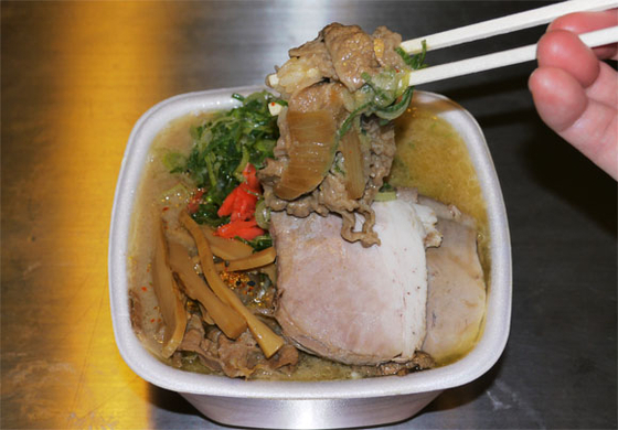 天下一品 全国225店舗中1店舗にしかないと噂される幻の 超こってりラーメン が激ウマ ドロドロしすぎで笑った 12年3月6日 エキサイトニュース