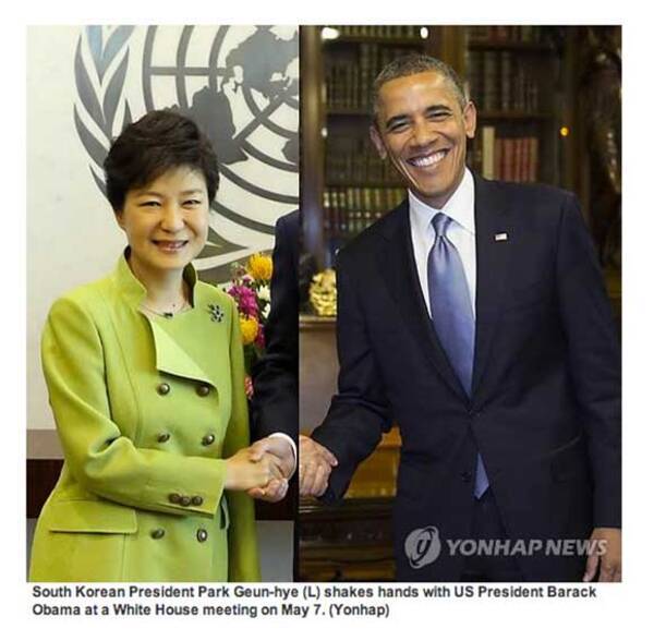 韓国大手メディアが掲載した パク クネ大統領とオバマ大統領の握手写真 がどう見ても合成だと話題に 13年5月10日 エキサイトニュース