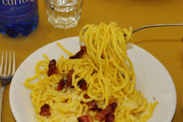 イタリアでは非常識 ヘイ ジャパニーズ スパゲティ食うときなんでスプーン使ってんだよ 笑 13年9月18日 エキサイトニュース