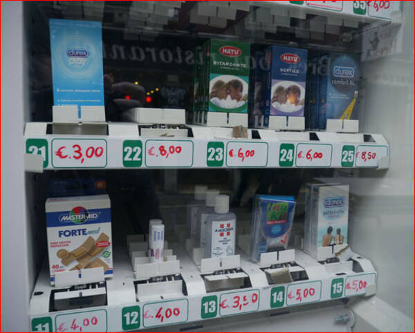 ヴェネチアのコンドーム販売機は 別のモノ も売っている 10年9月29日 エキサイトニュース