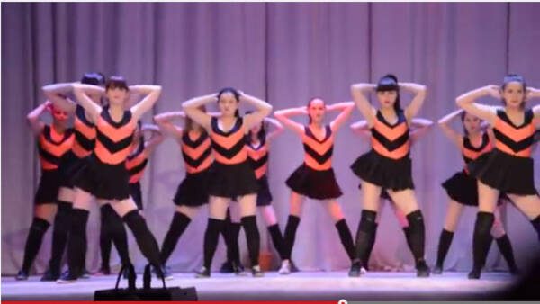 動画 過激すぎ ロシアの美少女軍団ダンスが けしからん と物議を醸す 再生回数10万回超の大注目動画に 衣装を問題視する声も 15年4月16日 エキサイトニュース