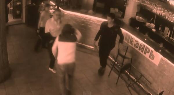 衝撃動画 男性客のちょっかいにブチギレた女性店員が返り討ちにしてフルボッコ 15年5月28日 エキサイトニュース