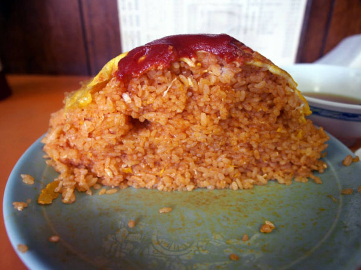 爆盛りマウンテン ライスだけで4合 デカ盛りの聖地 で大盛りオムライスを食べてみた 東京 光栄軒 15年8月17日 エキサイトニュース