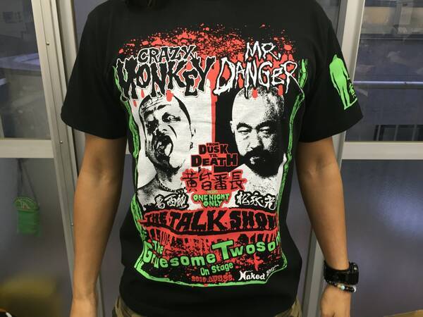 俺のtシャツ デスマッチ好き大集合 葛西純vs松永光弘 デスマッチトークliveの限定tシャツが死ぬほどカッコe デザインは黄昏番長 植地毅 15年8月27日 エキサイトニュース